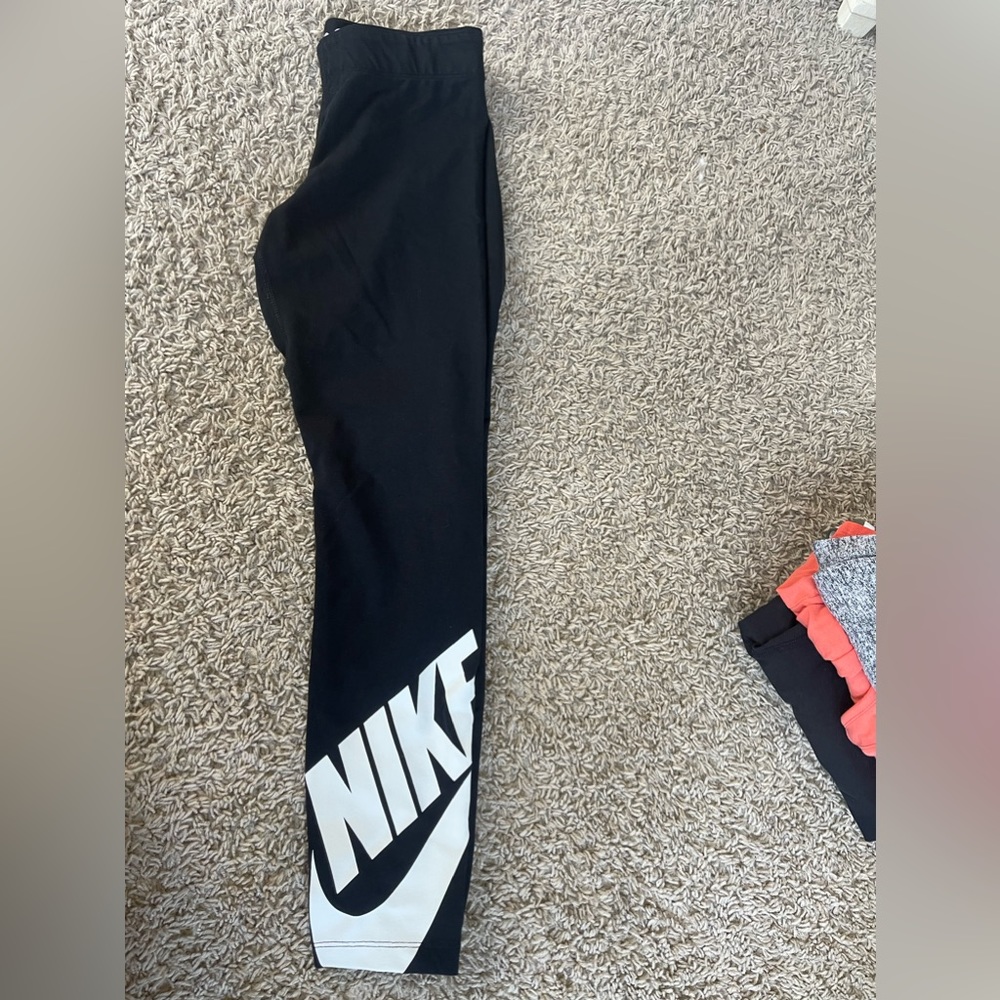 Women’s Nike leggings.